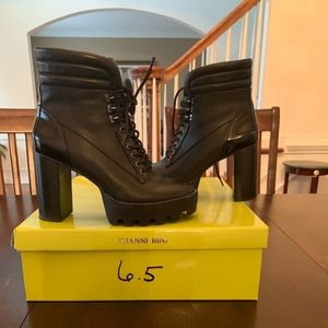 Gianni Bini chunky boots 6.5
